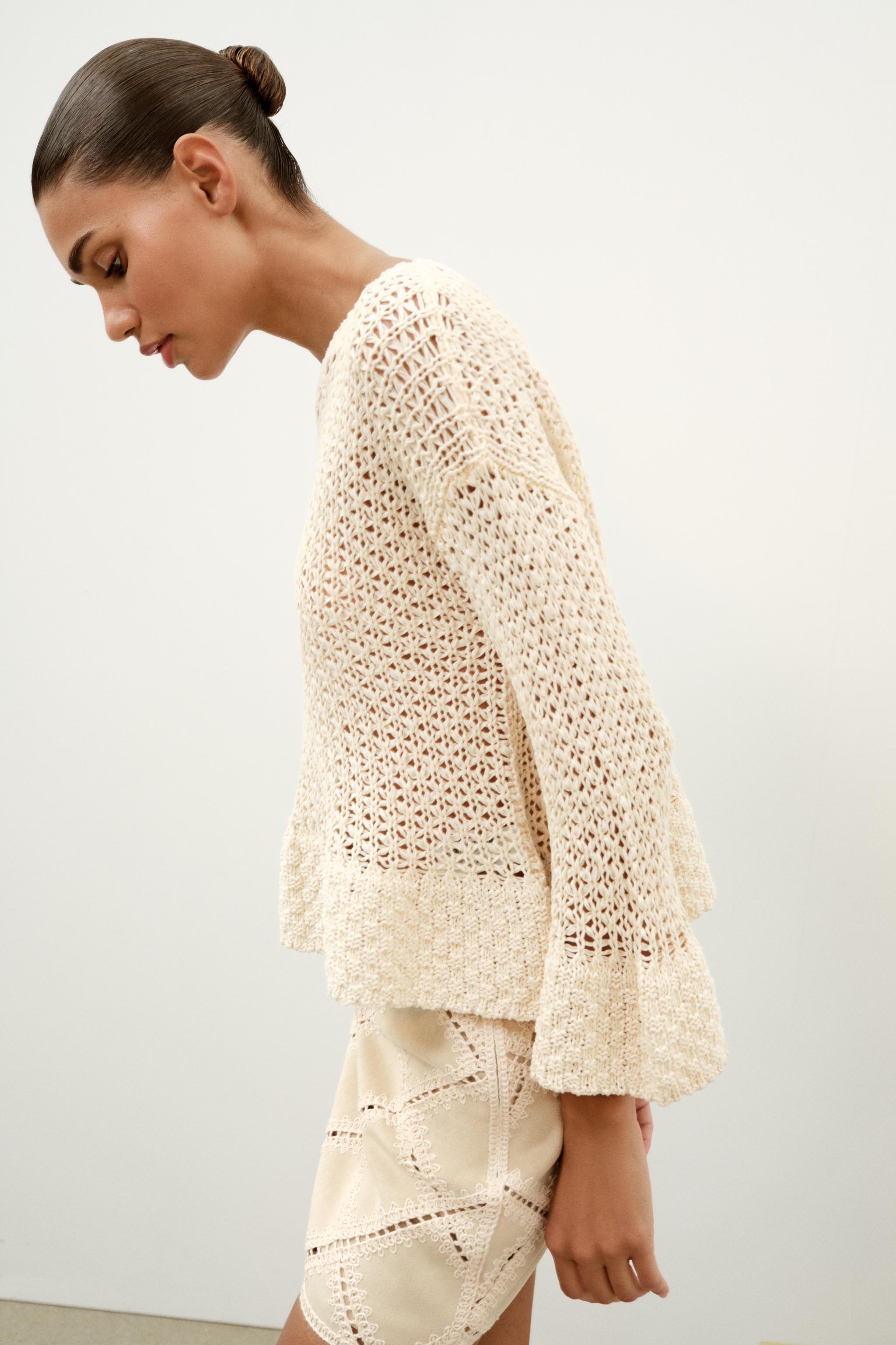 RUFFLED KNIT SWEATER